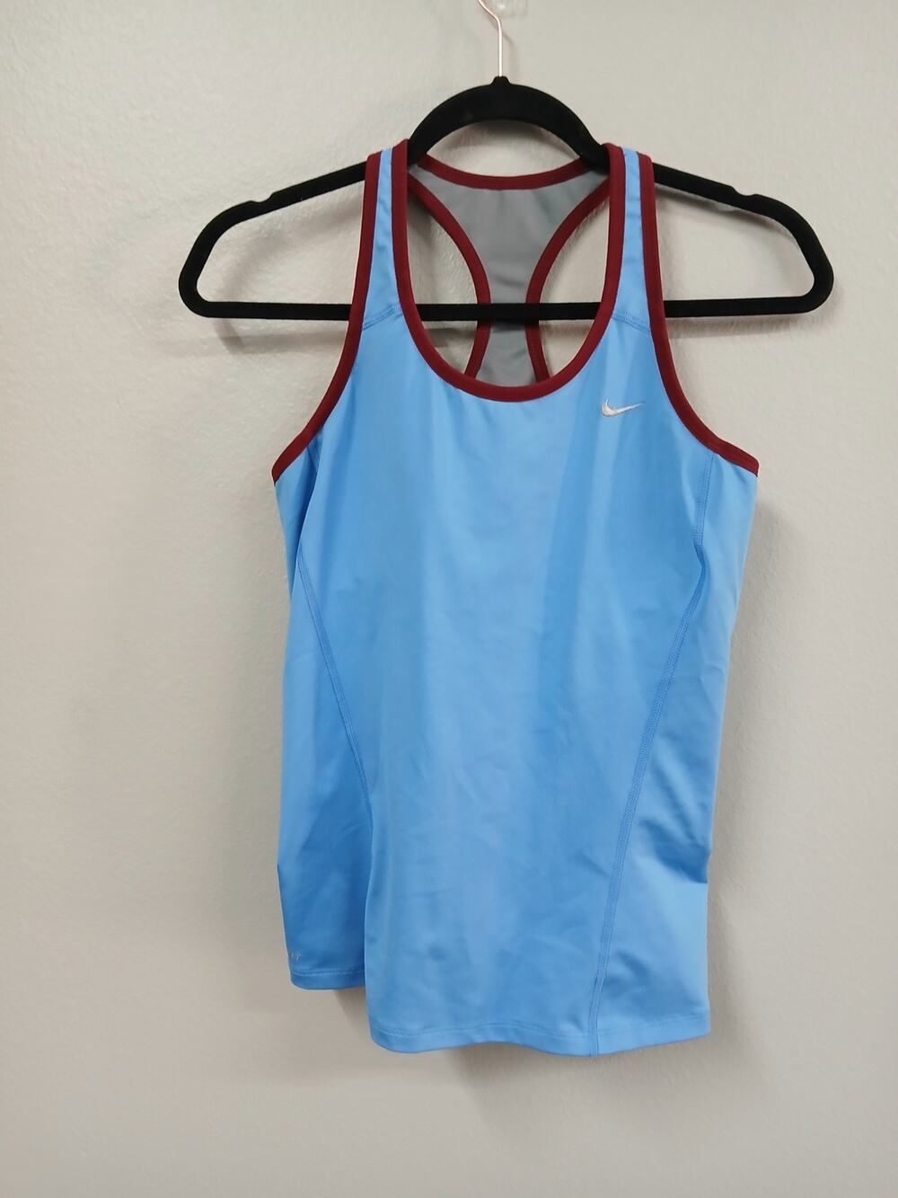 Nike Dri-FIT Women's Built-In Shelf Bra Tank Top. Large